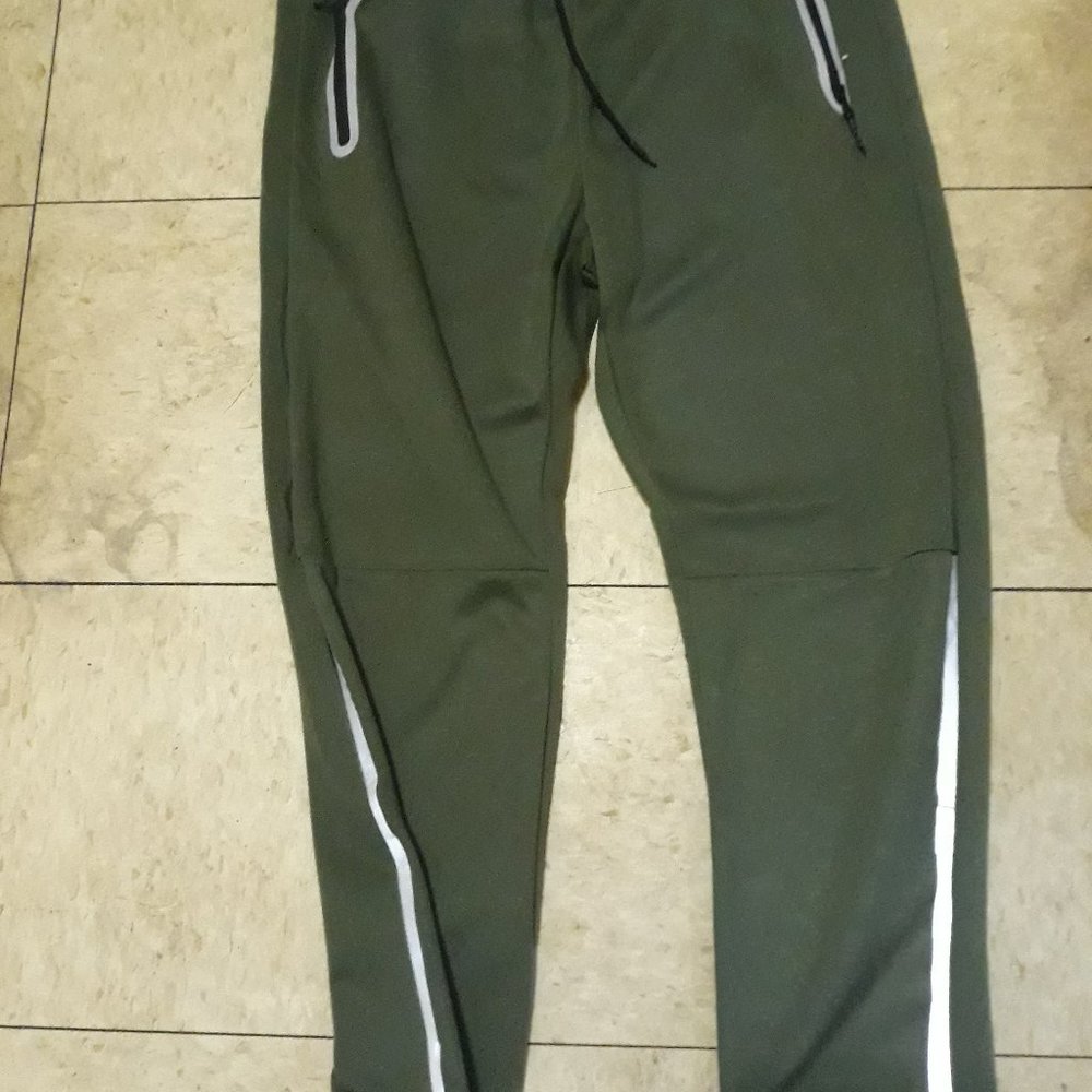 **Stylish Green Zipper Pants
